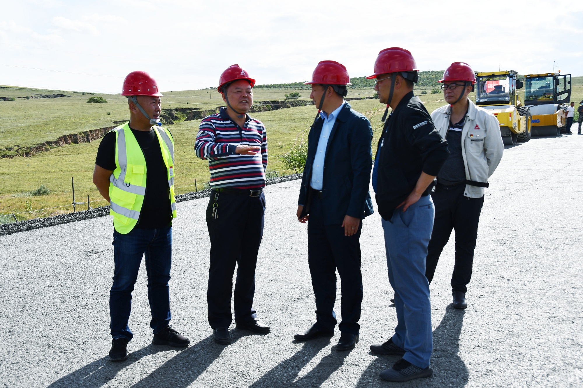 照片：集團總經(jīng)理龔智輝赴內(nèi)蒙督查大查1標(biāo)項目建設(shè)_副本.jpg