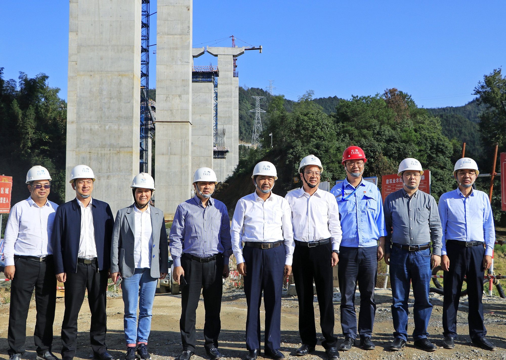 20201030142263.jpg 周雄飛調(diào)研指導(dǎo)平伍7標(biāo)項(xiàng)目建設(shè)_副本.jpg