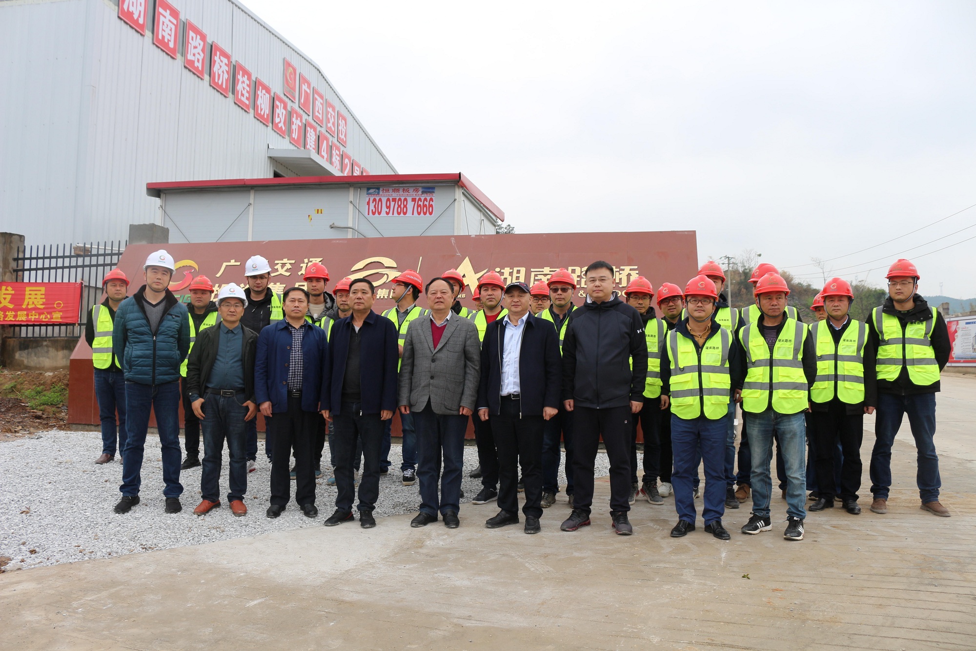 1615531726935689.jpg 桂柳改擴建№4合同段節(jié)后復工復產(chǎn)_副本.jpg