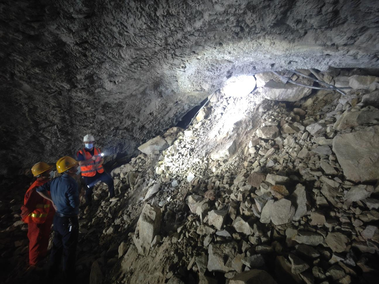 20240607105896.jpg 圖3:2號(hào)隧道既有大塌方_副本.jpg