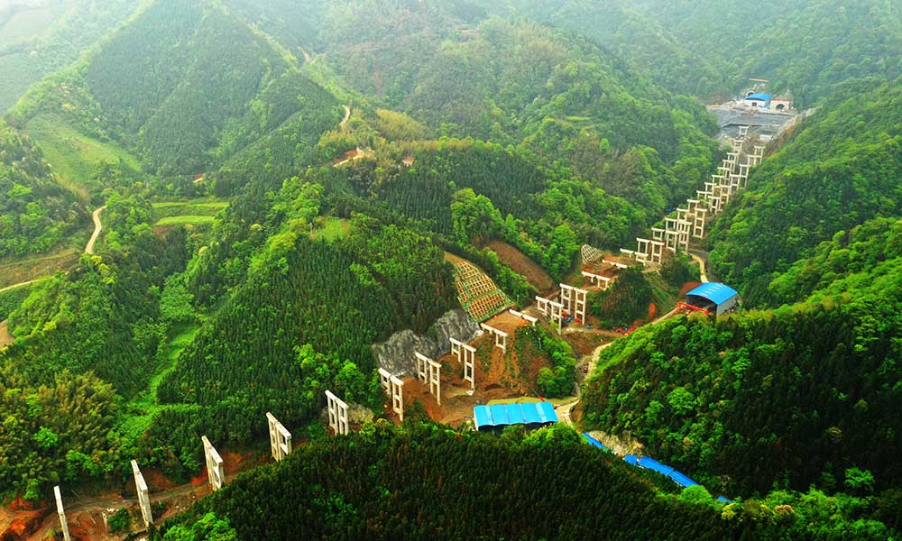 修建中的張官高速。資料圖