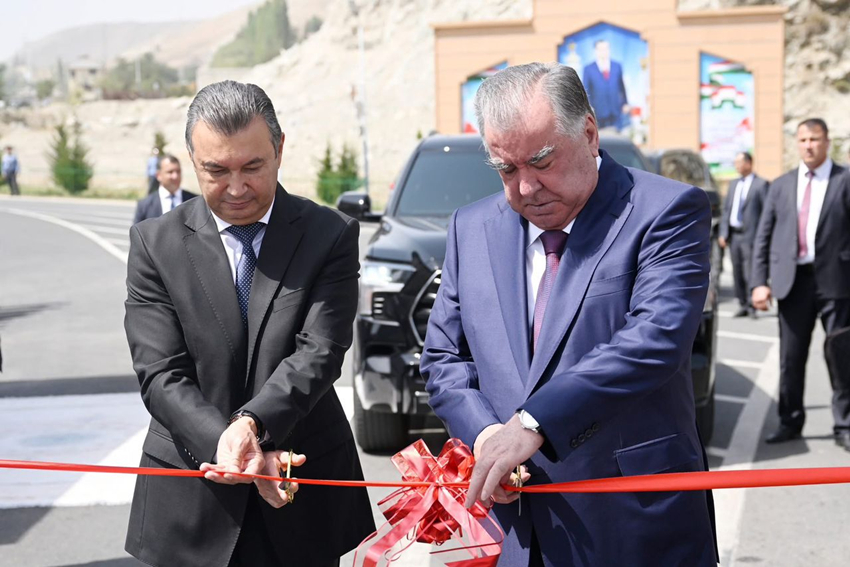 20250901561306.jpg 20250826 奧塔公路正式通車(chē) 圖1:總統(tǒng)總理剪彩_副本.jpg